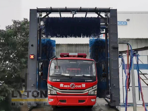 大型通道式巴士洗車機(jī) 通道式洗車方式 廣泛應(yīng)用于各全國各大城市公交系統(tǒng)等