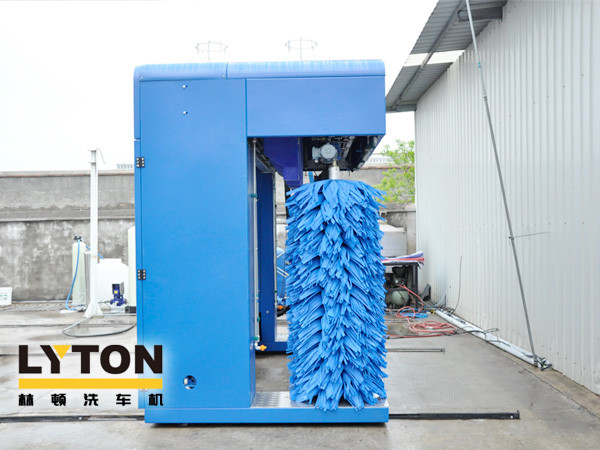 林頓新款GD-20A-5龍門(mén)往復(fù)式電腦洗車(chē)機(jī)整體熱浸鋅烤漆整機(jī)框架永不生銹，外形美觀大方。配泡棉軟刷、塑玻絲輪刷、低噪音固定式強(qiáng)力頂風(fēng)機(jī)系統(tǒng)，設(shè)備經(jīng)久耐用。