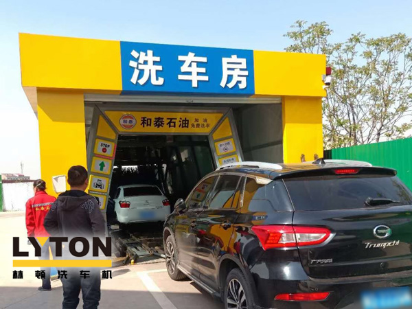 “加油+免費(fèi)洗車服務(wù)”新型營銷組合模式!一臺電腦全自動洗車機(jī)的威力能有多大?能讓加油站帶來什么改變?