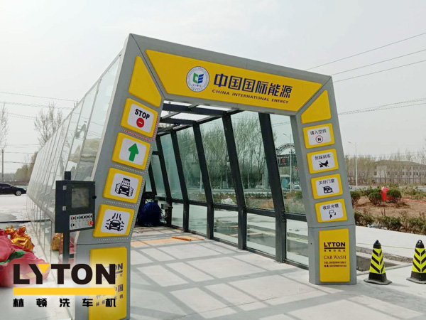 隧道式全自動洗車機——高效、快速、節(jié)水的洗車設(shè)備,適用于多種車型的清洗。